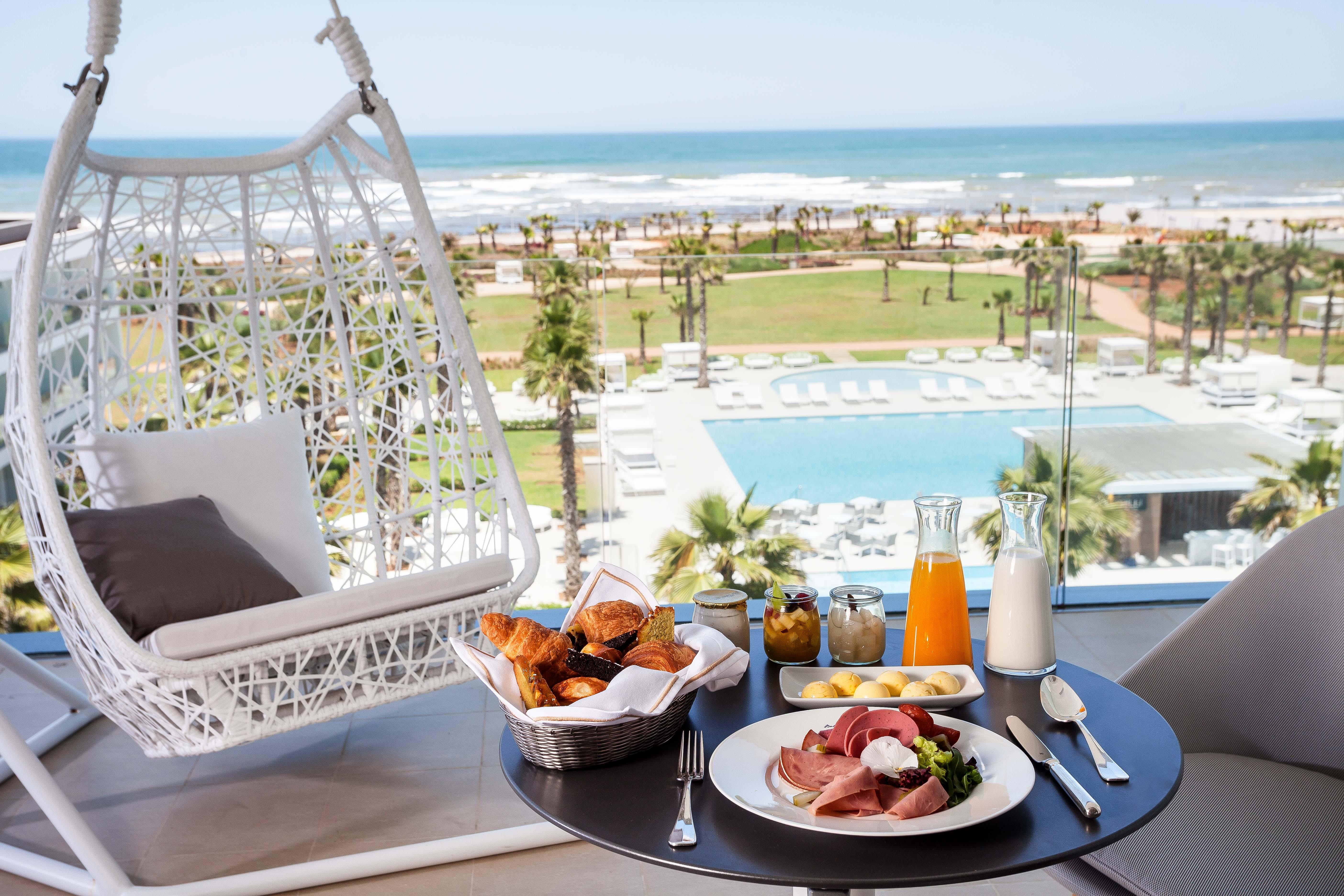 فندق The View بوزنيقة المظهر الخارجي الصورة Breakfast at a hotel