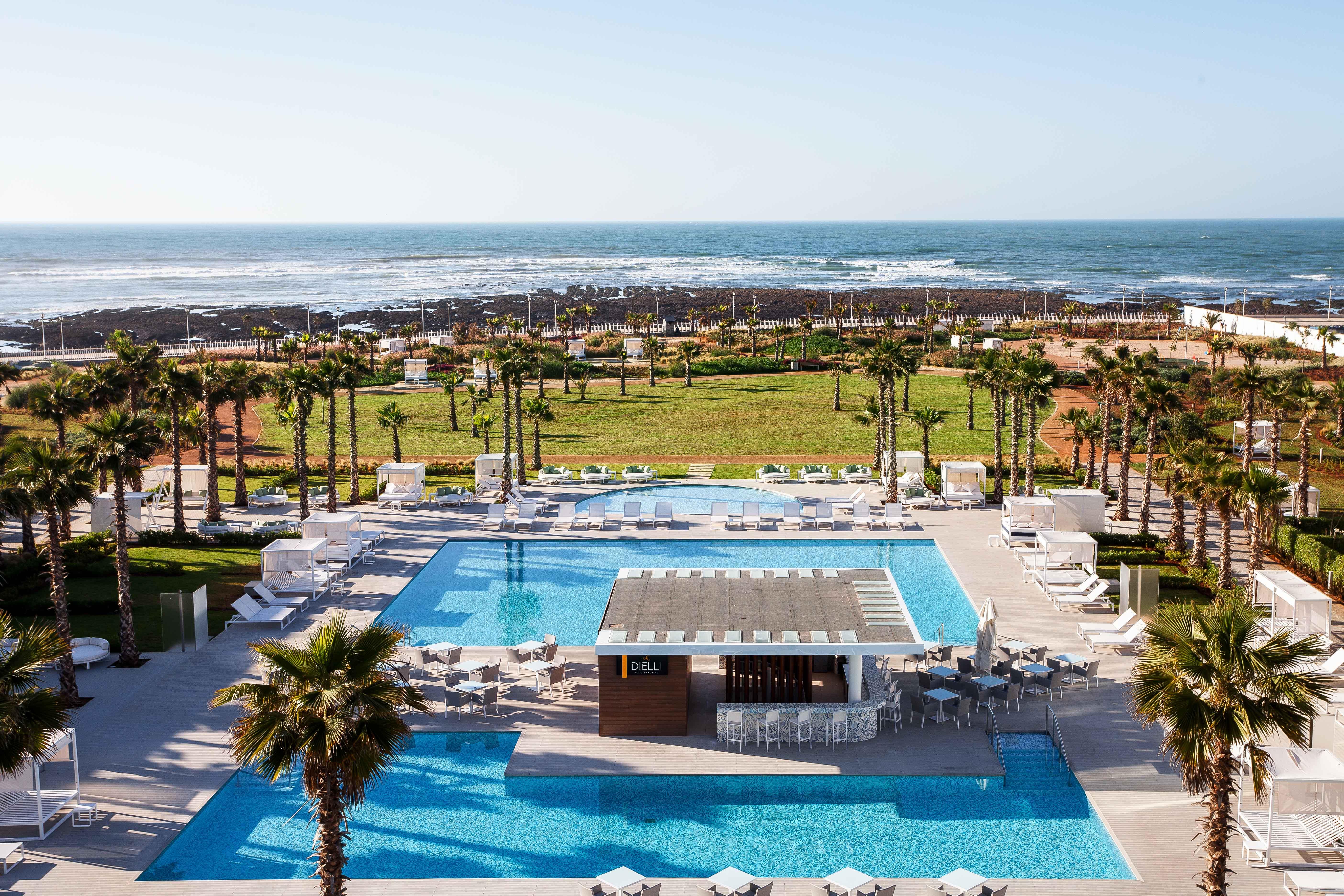 فندق The View بوزنيقة المظهر الخارجي الصورة The pool at the Royal Mirage Hotel