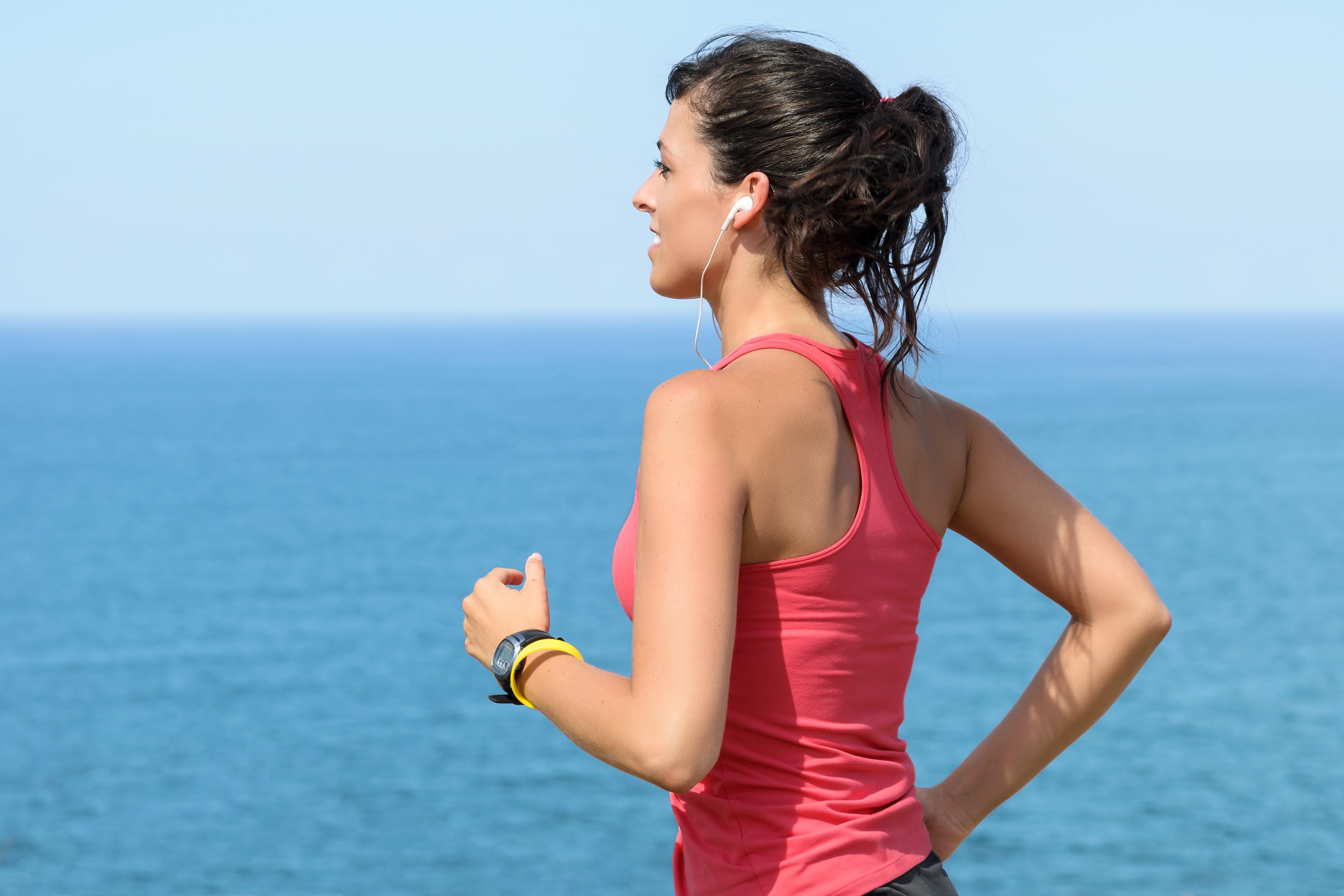 فندق The View بوزنيقة المظهر الخارجي الصورة A woman jogging